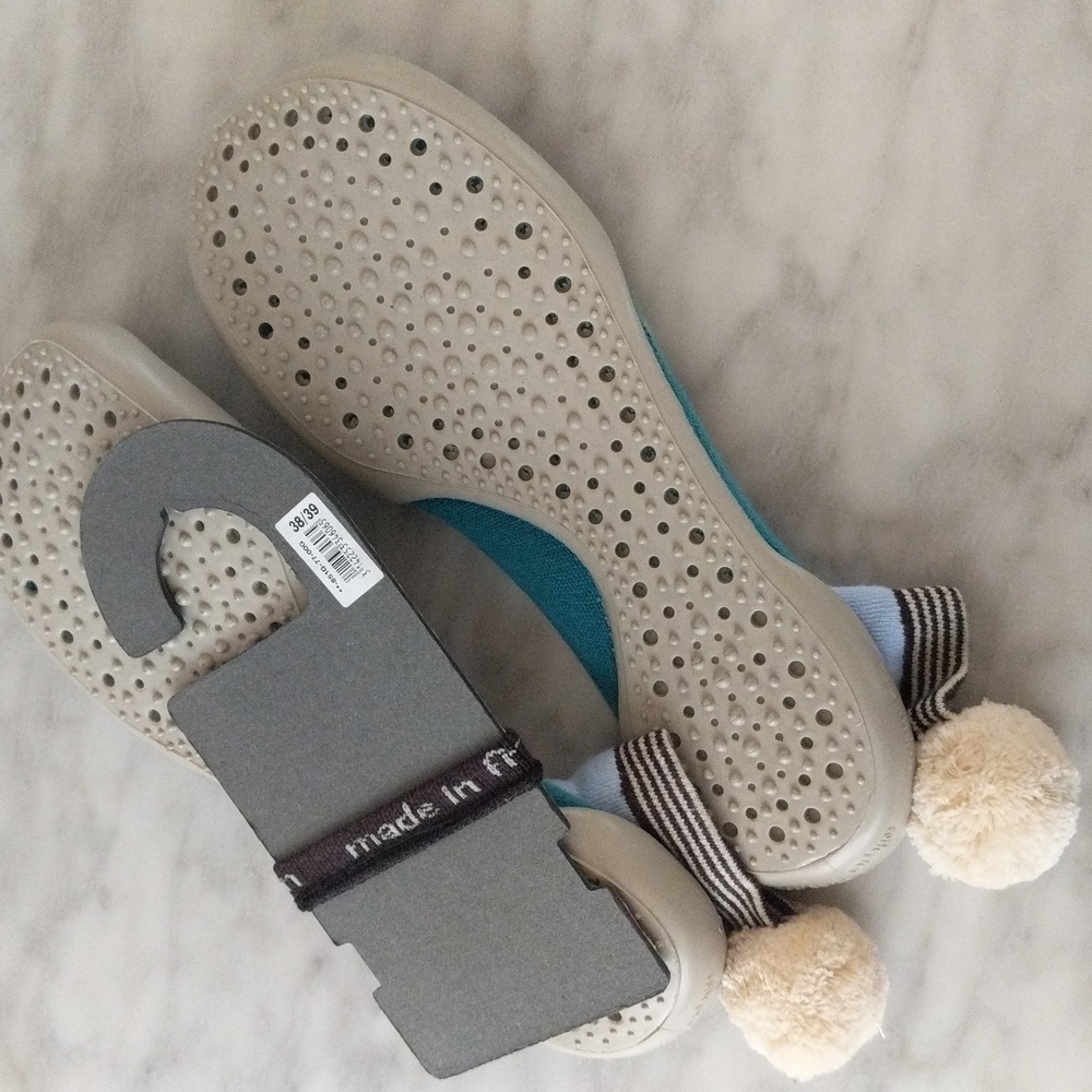 NWT Collegien Rabbit Léo Slippers - Picture 9 of 10